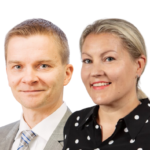 Sitouta henkilöstö oikein -kouluttajat Petri Nevalainen ja Johanna Kannisto ovat työsopimusten ja kannustinjärjestelmien asiantuntijoita 
